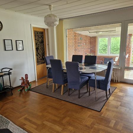 Villa Med Egen Parkering. Moejlighet Att Boka Fran 1 Och Upp Till 5 Personer. Йоребру Екстериор снимка