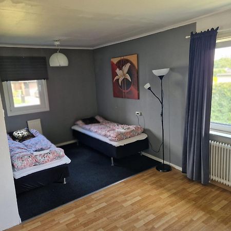 Villa Med Egen Parkering. Moejlighet Att Boka Fran 1 Och Upp Till 5 Personer. Йоребру Екстериор снимка