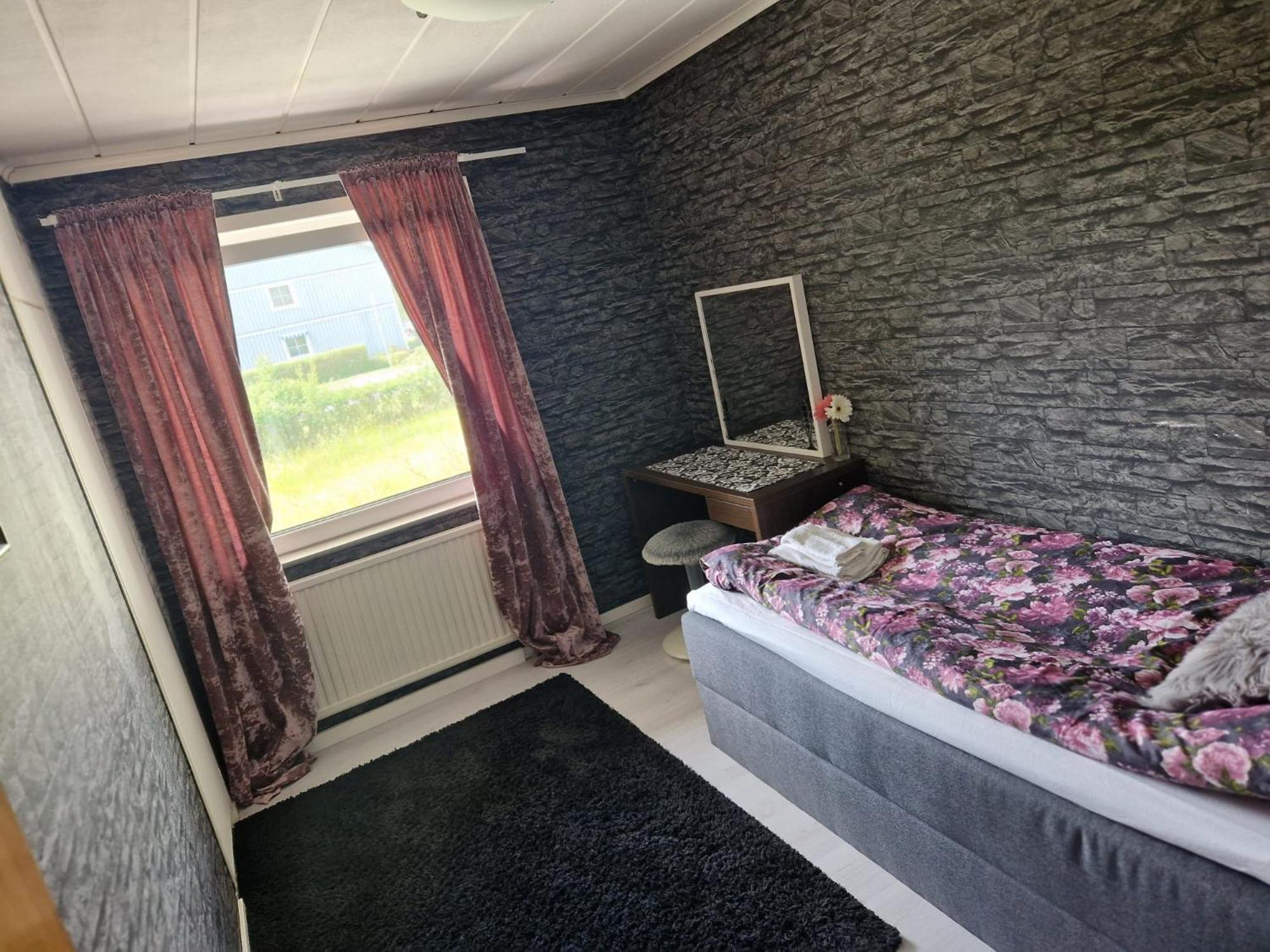 Villa Med Egen Parkering. Moejlighet Att Boka Fran 1 Och Upp Till 5 Personer. Йоребру Екстериор снимка