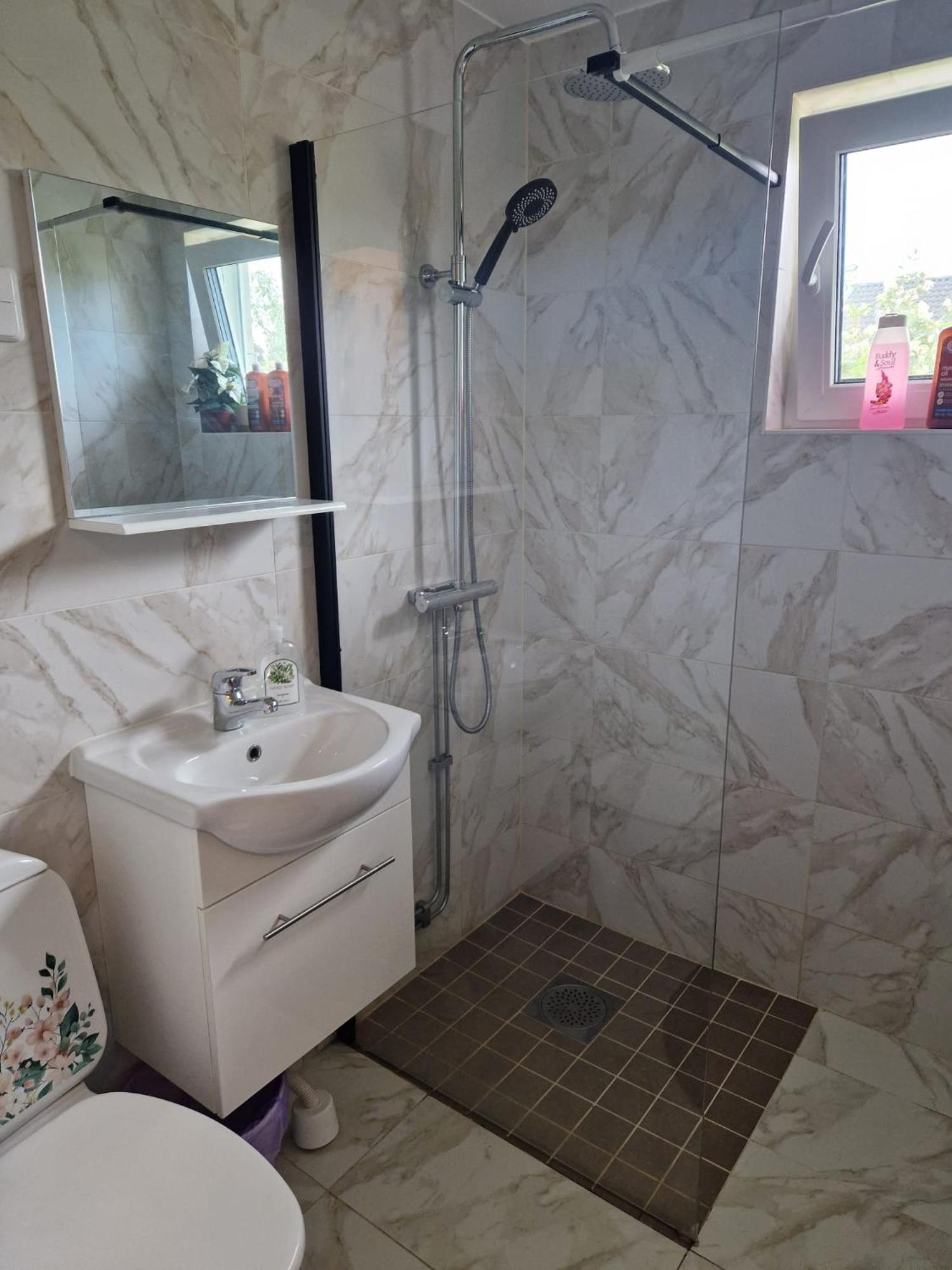 Villa Med Egen Parkering. Moejlighet Att Boka Fran 1 Och Upp Till 5 Personer. Йоребру Екстериор снимка